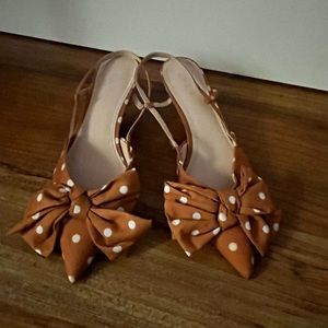NWOT Bow and polka dot kitten heels